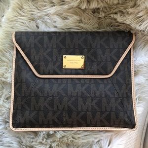 MICHAEL KORS IPAD ENVELOPE BAG!
